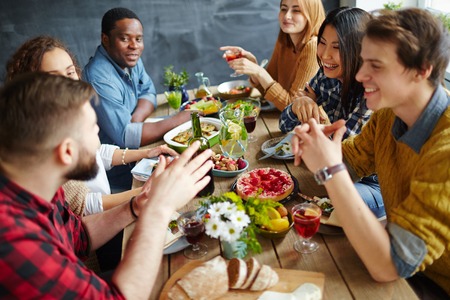 10 Social Skills for Dinner Guests